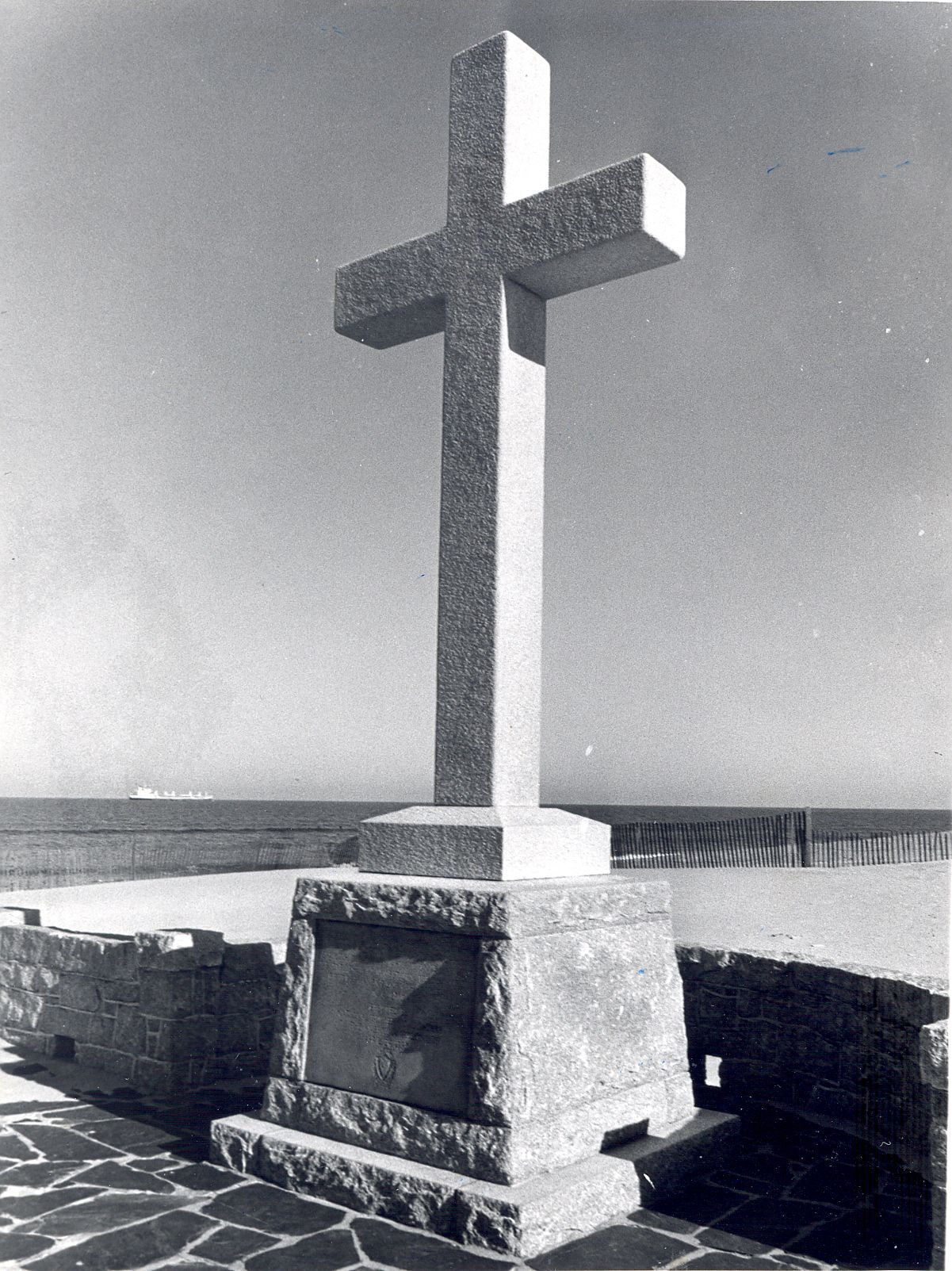 Cross at Fort Henry